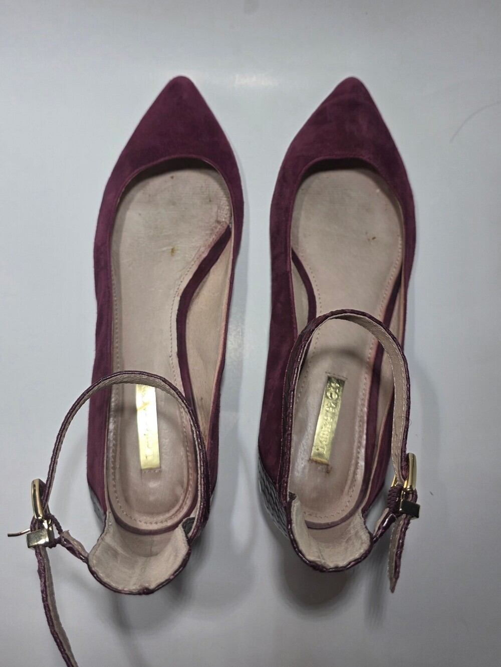 Louise et Cie Women's 8.5M Burgundy Suede Snake Embossed Ankle Strap Pointed Toe